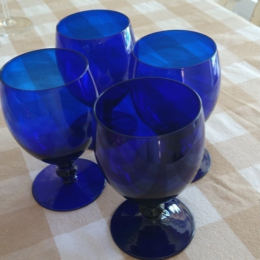 Set of four stemmed cobalt blue wine water goblets glasses